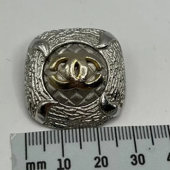 CHANEL Vintage & Rare Silver Two Tone CC Logo Clip-On Earrings Authentic/ ❤️ - Picture 5 of 5